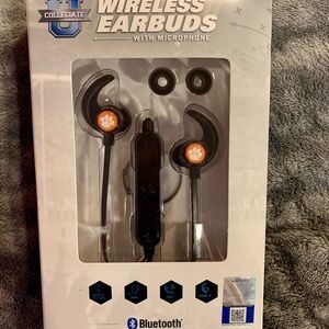 Wireless earbuds